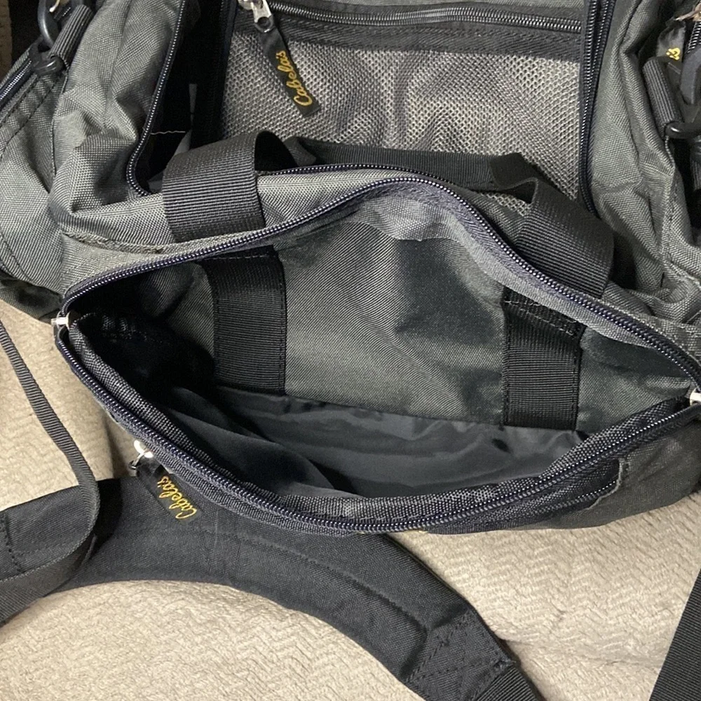 Cabela’s Travel Gear Catch All Shoulder Bag Pockets Greenish Gray Black